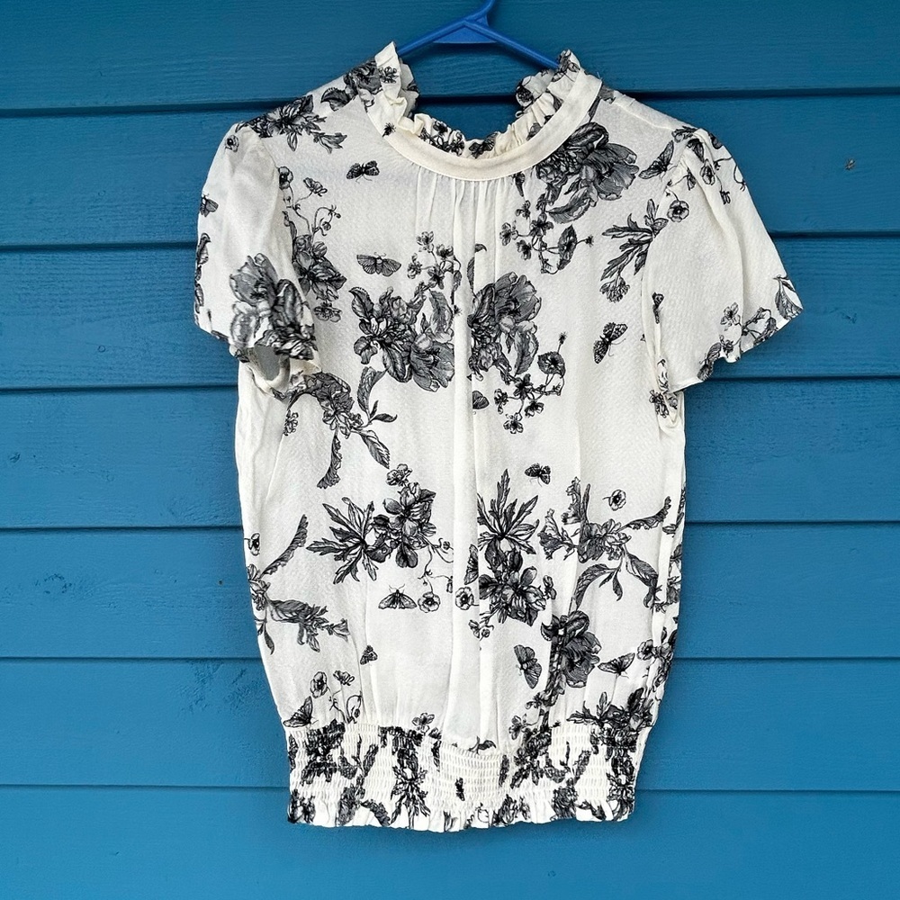 Rose+Olive flowery blouse. Womens size Small. Elasticated waist button up back